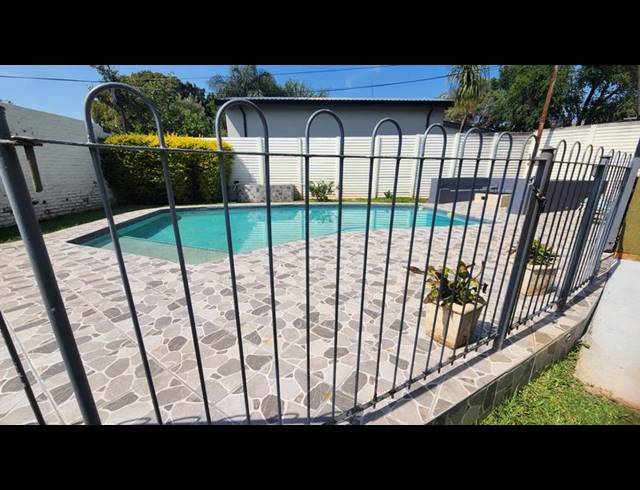 4 BEDROOM HOUSE FOR SALE IN SINOVILLE